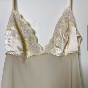 Victoria Secret Elegant Cream Lace Trim Chemise